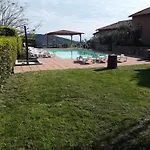 Casolare Con Piscina 2 דירה